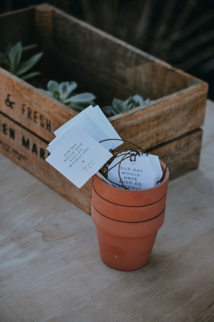 pots and seeds with small note for wedding favor