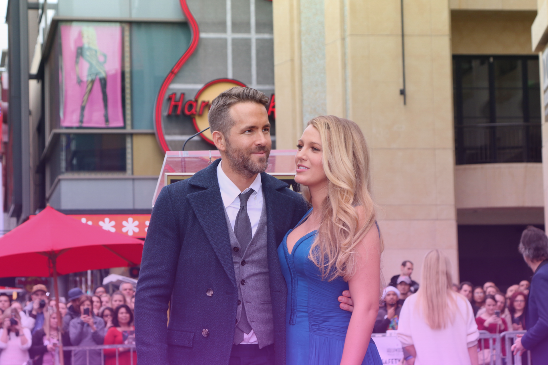 LOS ANGELES, DEC 15 - Ryan Reynolds, Blake Lively at the Ryan Reynolds Hollywood Walk of Fame Star Ceremony at the Hollywood and Highland on December 15