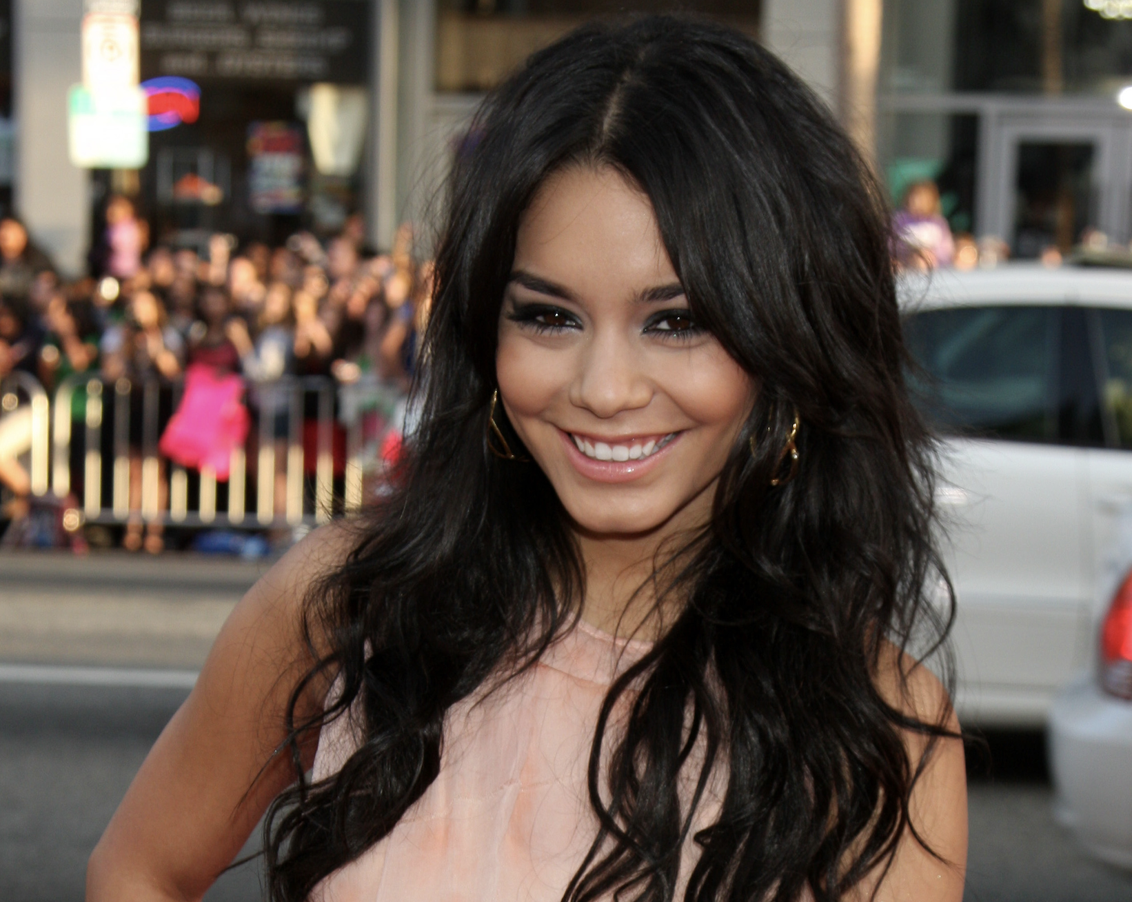 Vanessa Hudgens arriving at the 17 Again Premiere at Grauman’s Chinese Theater in Los Angeles Vanessa Hudgens arriving at the 17 Again Premiere at Grauman's Chinese Theater in Los Angeles