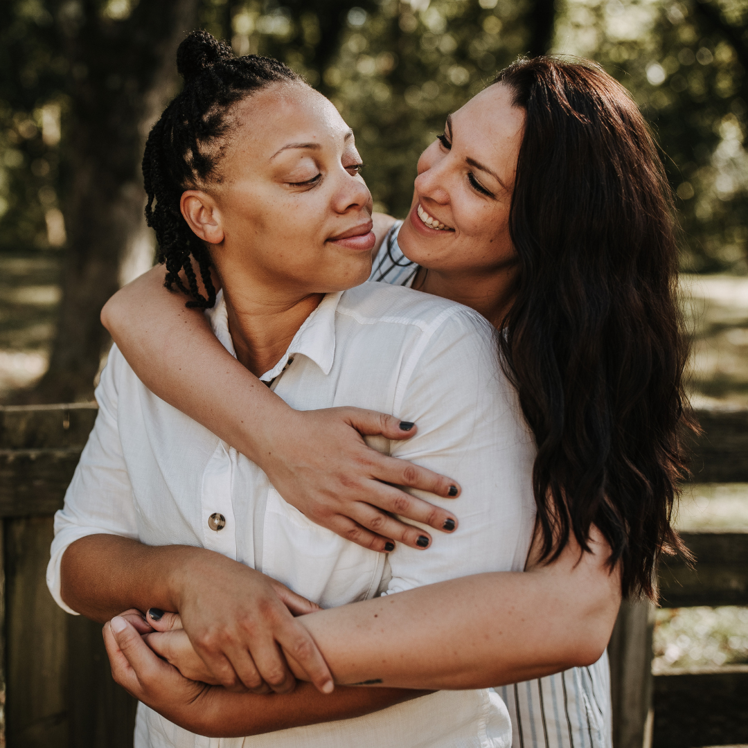A happy couple embracing and smiling in New York City.