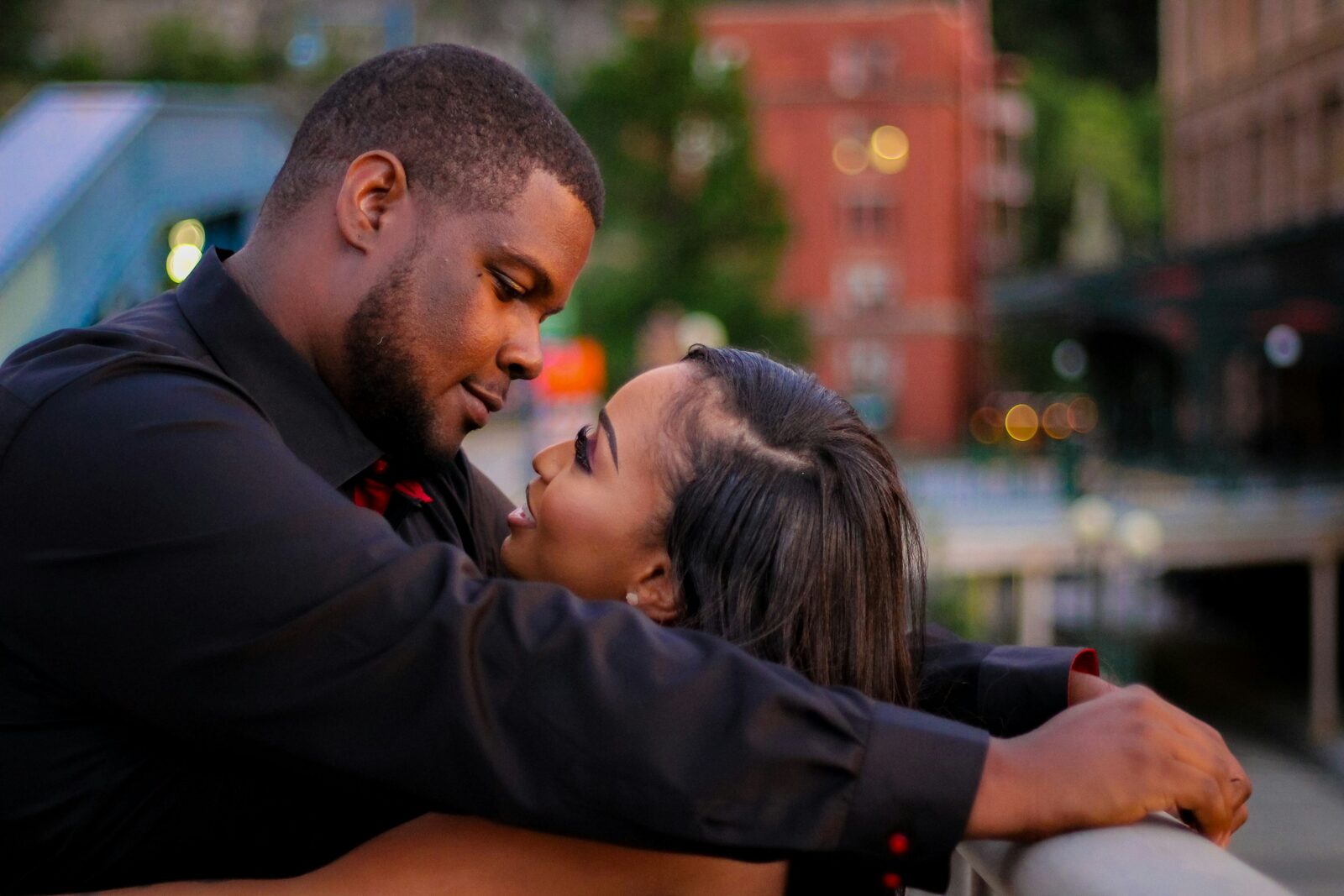 Pennsylvania couple embracing in the city at dusk