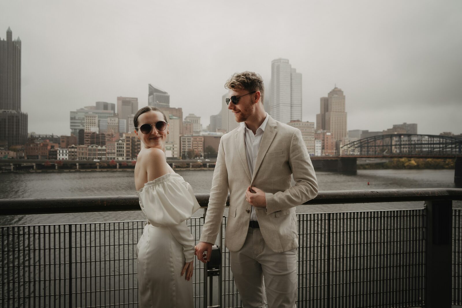 Pennsylvania newlyweds in front of the Pittsburgh skyline