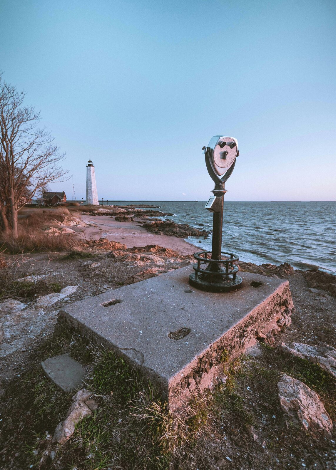 Five Mile Point Lighthouse at Lighthouse Point Park in New Haven, Connecticut, overlooking the coastline